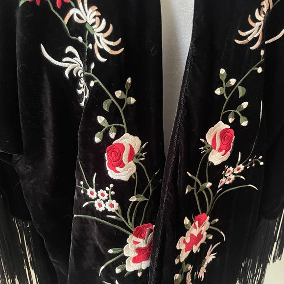 Reba Black Floral Embroidered Cape with Fringe - Picture 2 of 4